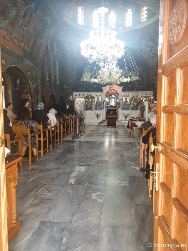 Biserica principală a Mănăstirii „Sfântul Mucenic Rafail” din Insula LesvosBiserica principală a Mănăstirii „Sfântul Mucenic Rafail” din Insula Lesvos