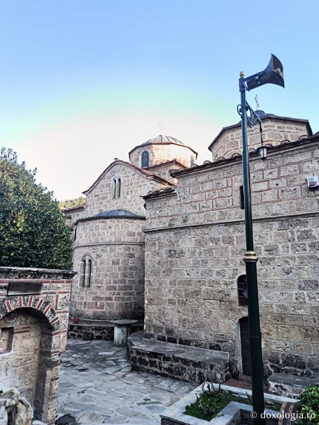 Acasă la Sfântul Cuvios Visarion Korkoliakos – Mănăstirea Agaton din Grecia