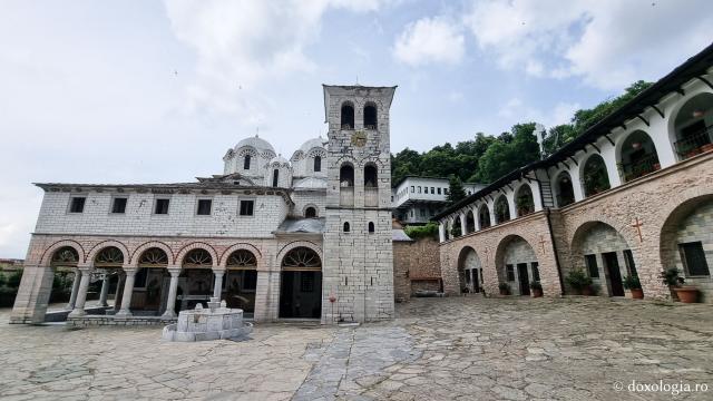 Clipe de liniște la Mănăstirea Ikosifinissa – Drama, Grecia