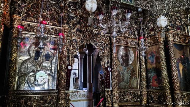 Icoana făcătoare de minuni a Maicii Domnului de la Mănăstirea Ikosifinissa