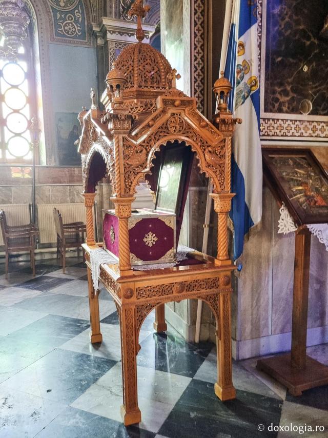 Moaștele Sfântului Mucenic Isidor din Chios