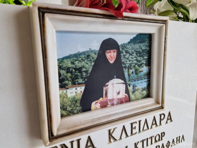 Mormântul Stareței Evghenia – monahia care a construit Mănăstirea „Sfântul Mucenic Rafail” din Insula Lesvos