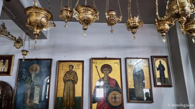 Paraclisul unde se află se închinare moaștele Sfinților Mucenici Rafail, Nicolae și Irina din Lesvos