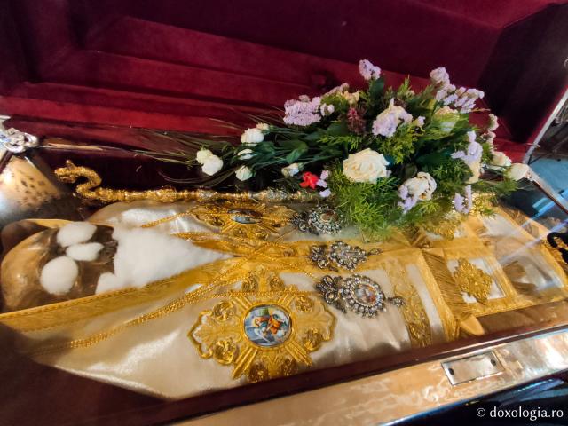 Moaștele Sfântului Ierarh Grigorie Teologul în Nea Karvali, Grecia