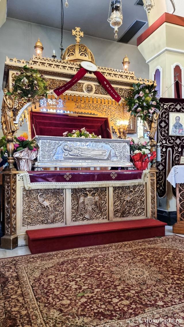 Moaștele Sfântului Ierarh Grigorie Teologul în Nea Karvali, Grecia