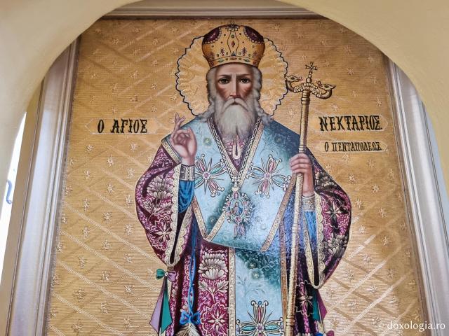 Sfântul Ierarh Nectarie - Katholikonul Mănăstirii „Sfinților Părinți” din Insula Chios, Grecia