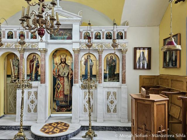 Katholikonul Mănăstirii „Sfinților Părinți” din Insula Chios, Grecia / Foto: Monah Sofian - Mănăstirea Sihla Katholikonul Mănăstirii „Sfinților Părinți” din Insula Chios, Grecia