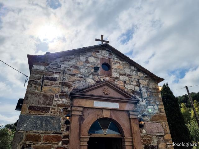 Locul martiriului Sfântului Isidor din Chios - Biserica Sfântului Mucenic din Neochori / Foto: Magda Buftea Locul martiriului Sfântului Isidor din Chios - Biserica Sfântului Mucenic din Neochori