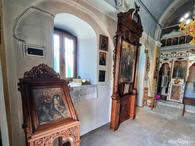 Locul martiriului Sfântului Isidor din Chios - Biserica Sfântului Mucenic din Neochori / Foto: Magda Buftea Locul martiriului Sfântului Isidor din Chios - Biserica Sfântului Mucenic din Neochori