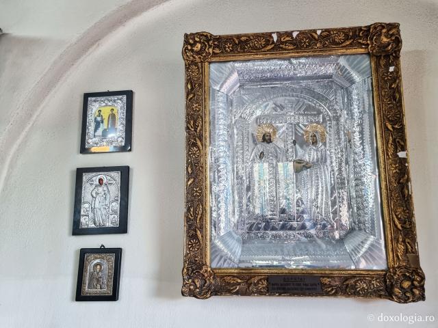 Locul martiriului Sfântului Isidor din Chios - Biserica Sfântului Mucenic din Neochori / Foto: Magda Buftea Locul martiriului Sfântului Isidor din Chios - Biserica Sfântului Mucenic din Neochori