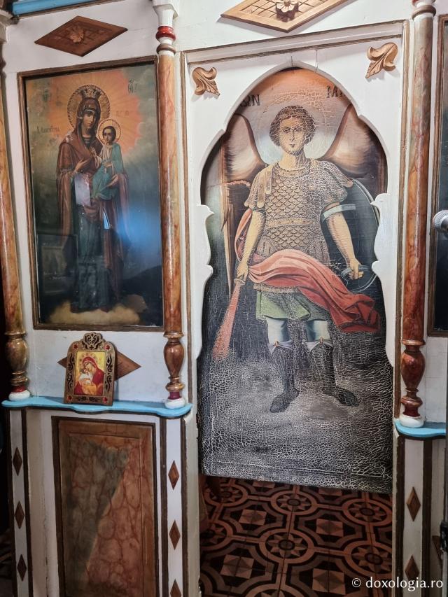 Locul martiriului Sfântului Isidor din Chios - Biserica Sfântului Mucenic din Neochori / Foto: Magda Buftea Locul martiriului Sfântului Isidor din Chios - Biserica Sfântului Mucenic din Neochori