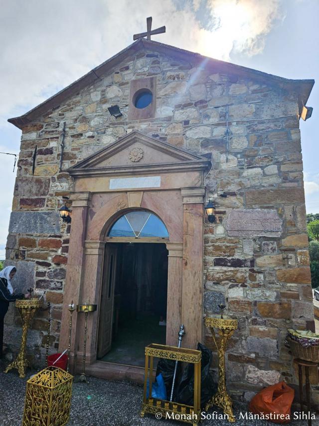 Locul martiriului Sfântului Isidor din Chios - Biserica Sfântului Mucenic din Neochori / Foto: Monah Sofian - Mănăstirea Sihla Locul martiriului Sfântului Isidor din Chios - Biserica Sfântului Mucenic din Neochori