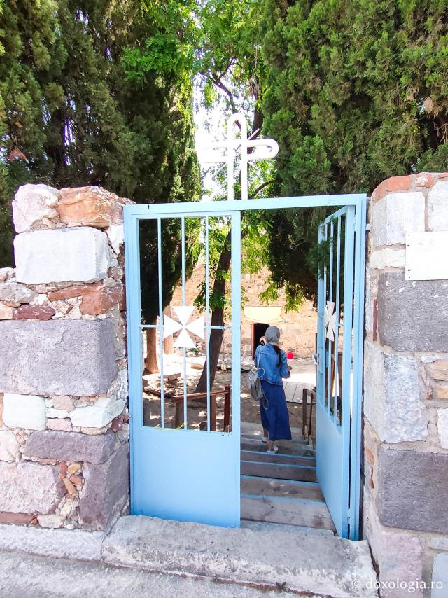Biserica paleocreștină din Chios unde au fost înmormântați Sfântul Mucenic Isidor și Sfânta Muceniță Miropi Biserica paleocreștină din Chios unde au fost înmormântați Sfântul Mucenic Isidor și Sfânta Muceniță Miropi
