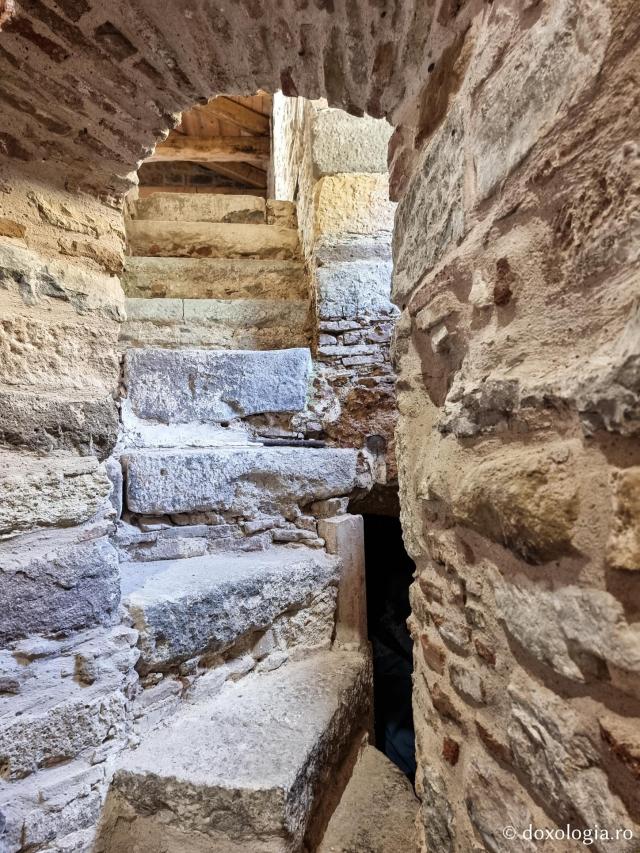 Biserica paleocreștină din Chios unde au fost înmormântați Sfântul Mucenic Isidor și Sfânta Muceniță Miropi / Foto: Magda Buftea Cripta unde au fost înmormântați Sfinții Isidor și Miropi - Biserica paleocreștină din Chios unde au fost înmormântați Sfântul Mucenic Isidor și Sfânta Muceniță Miropi