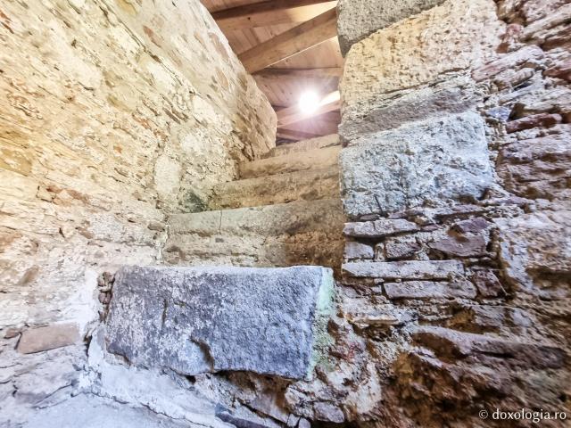 Biserica paleocreștină din Chios unde au fost înmormântați Sfântul Mucenic Isidor și Sfânta Muceniță Miropi / Foto: Magda Buftea Cripta unde au fost înmormântați Sfinții Isidor și Miropi - Biserica paleocreștină din Chios unde au fost înmormântați Sfântul Mucenic Isidor și Sfânta Muceniță Miropi