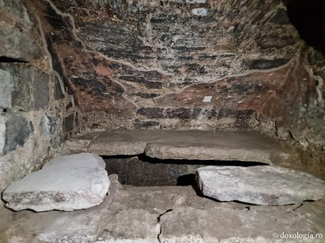 Cripta unde au fost înmormântați Sfinții Isidor și Miropi - Biserica paleocreștină din Chios unde au fost înmormântați Sfântul Mucenic Isidor și Sfânta Muceniță Miropi