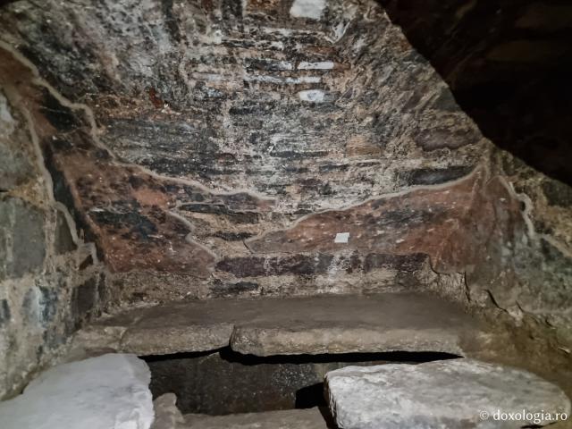 Cripta unde au fost înmormântați Sfinții Isidor și Miropi - Biserica paleocreștină din Chios unde au fost înmormântați Sfântul Mucenic Isidor și Sfânta Muceniță Miropi