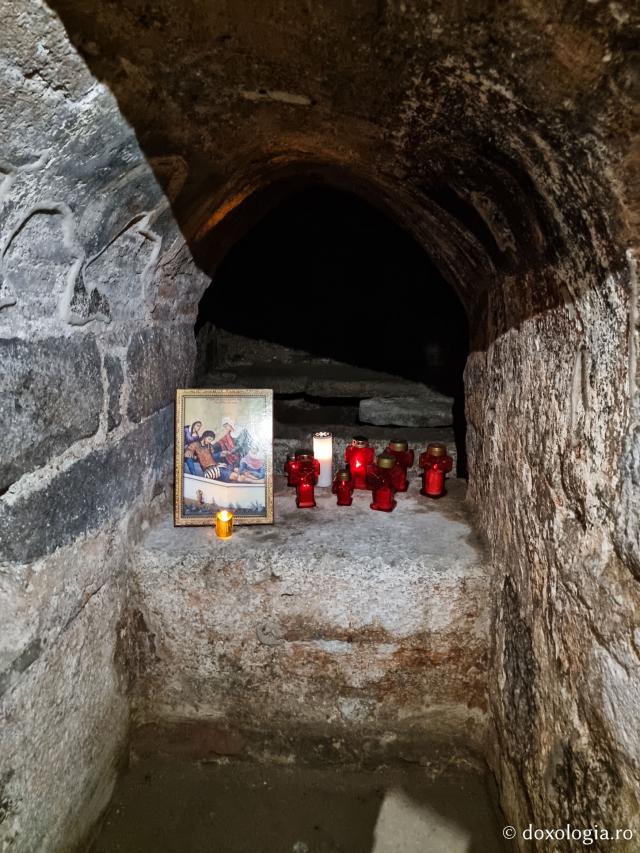 Cripta unde au fost înmormântați Sfinții Isidor și Miropi - Biserica paleocreștină din Chios unde au fost înmormântați Sfântul Mucenic Isidor și Sfânta Muceniță Miropi