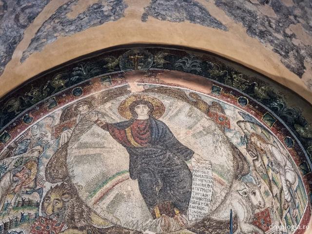 Biserica Osios David din Tesalonic – renumită pentru mozaicul din absida centrală ce reprezintă Vedenia alui Iezechiel / Foto: Magda Buftea Biserica Osios David din Tesalonic – renumită pentru mozaicul din absida centrală ce reprezintă Vedenia lui Iezechiel
