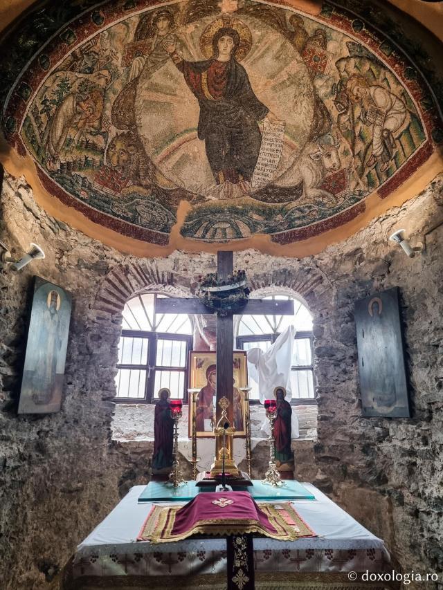 Biserica Osios David din Tesalonic – renumită pentru mozaicul din absida centrală ce reprezintă Vedenia lui Iezechiel / Foto: Magda Buftea Biserica Osios David din Tesalonic – renumită pentru mozaicul din absida centrală ce reprezintă Vedenia lui Iezechiel