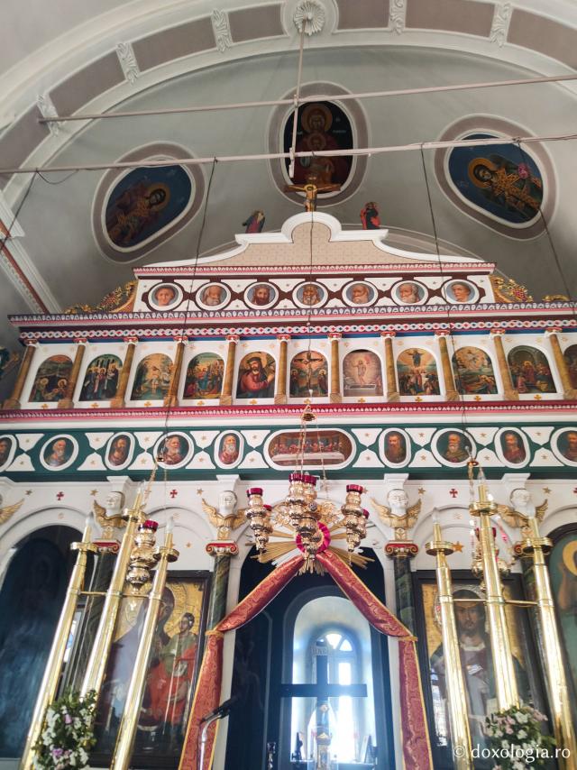 Pași de pelerin la Biserica „Sfântul Macarie Notara” din Vrontados – Insula Chios, GreciaPași de pelerin la Biserica „Sfântul Macarie Notara” din Vrontados – Insula Chios, Grecia
