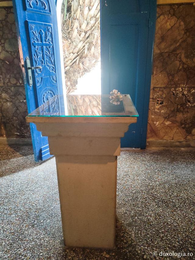 Piatra Îngerului - Biserica „Sfântul Pantelimon” din Vrontados, Insula Chios