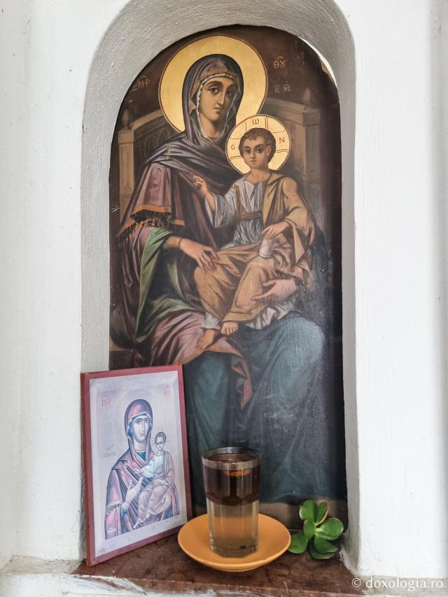 Maica Domnului - Biserica „Sfântul Pantelimon” din Vrontados, Insula Chios
