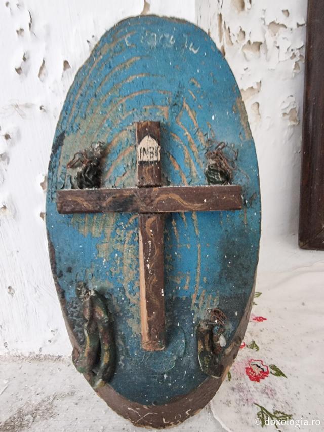Cruce - Biserica „Sfântul Pantelimon” din Vrontados, Insula Chios