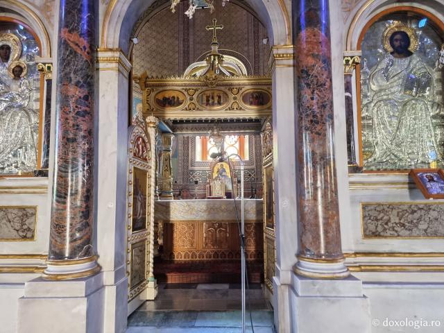 Catedrala Mitropolitană din Chios – locul unde a fost hirotonit diacon Sfântul Ierarh Nectarie / Foto: Magda Buftea Catedrala Mitropolitană din Chios – locul unde a fost hirotonit diacon Sfântul Ierarh Nectarie