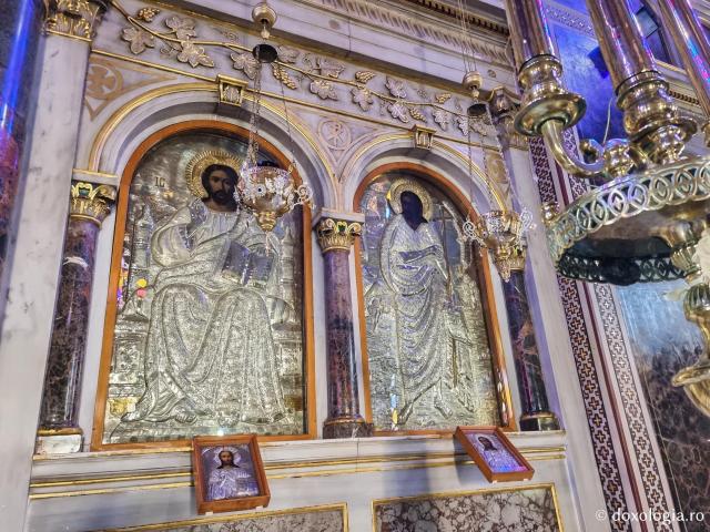 Catedrala Mitropolitană din Chios – locul unde a fost hirotonit diacon Sfântul Ierarh Nectarie / Foto: Magda Buftea Catedrala Mitropolitană din Chios – locul unde a fost hirotonit diacon Sfântul Ierarh Nectarie
