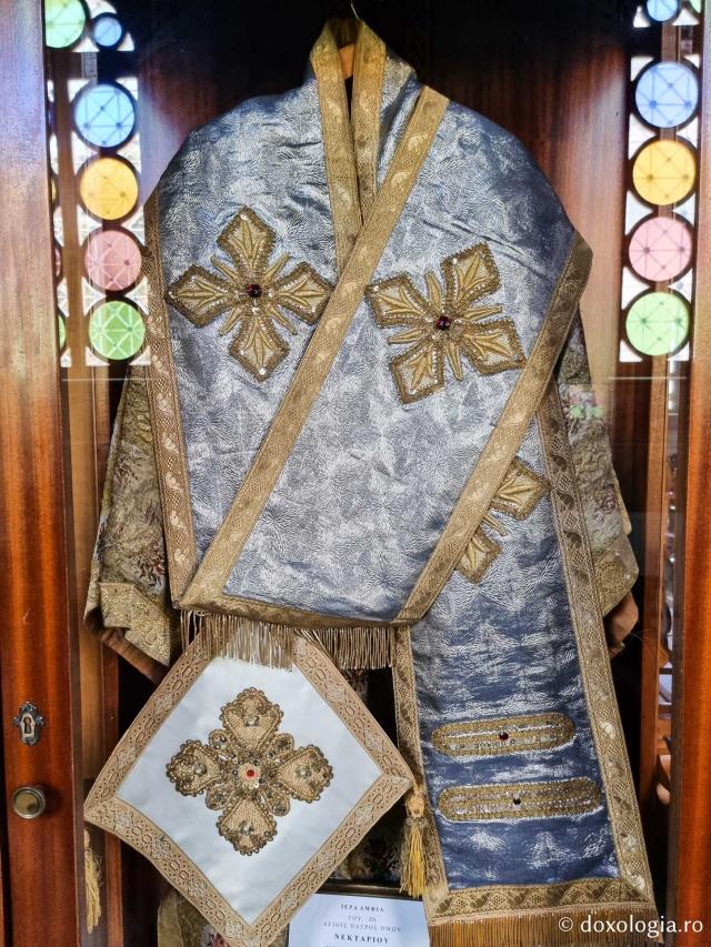 Veșmânt arhieresc ce a aparținut Sfântului Ierarh Nectarie - Catedrala Mitropolitană din Chios – locul unde a fost hirotonit diacon Sfântul Ierarh Nectarie