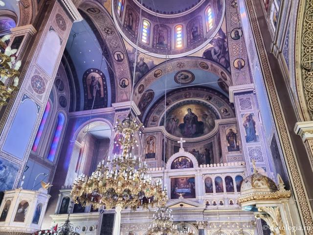 Catedrala Mitropolitană din Chios – locul unde a fost hirotonit diacon Sfântul Ierarh Nectarie / Foto: Magda Buftea Catedrala Mitropolitană din Chios – locul unde a fost hirotonit diacon Sfântul Ierarh Nectarie
