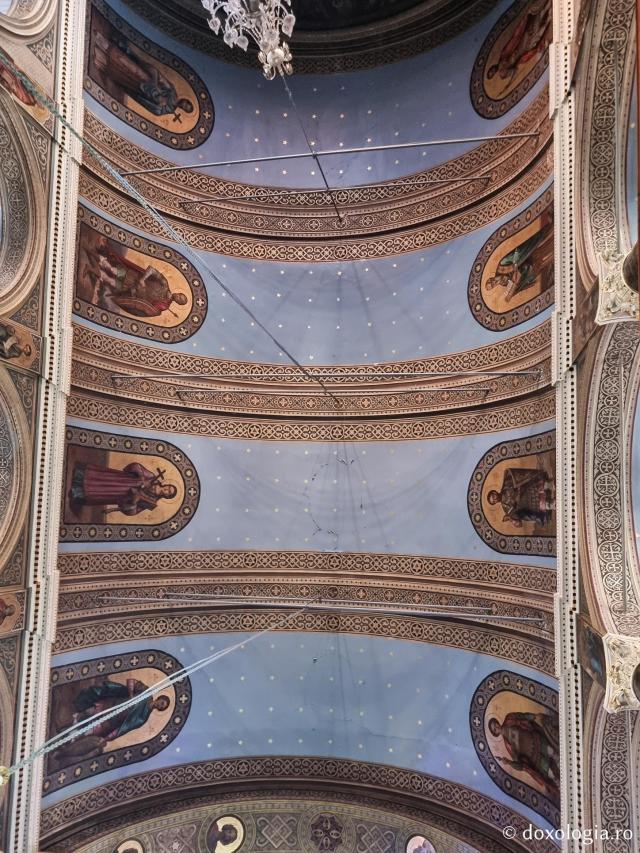Catedrala Mitropolitană din Chios – locul unde a fost hirotonit diacon Sfântul Ierarh Nectarie / Foto: Magda Buftea Catedrala Mitropolitană din Chios – locul unde a fost hirotonit diacon Sfântul Ierarh Nectarie