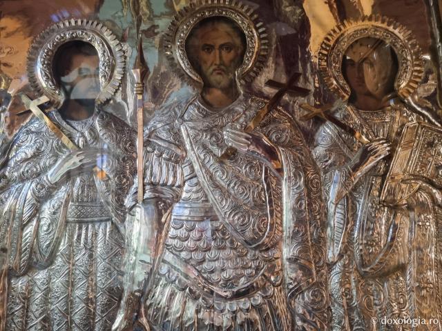 Sfinții Mina, Victor și Vichentie - Catedrala Mitropolitană din Chios – locul unde a fost hirotonit diacon Sfântul Ierarh Nectarie