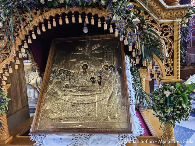 Adormirea Maicii Domnului - Catedrala Mitropolitană din Chios – locul unde a fost hirotonit diacon Sfântul Ierarh Nectarie / Foto: Monah Sofian - Mănăstirea Sihla