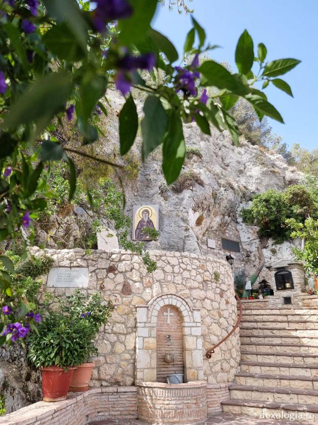 Florile de la Mănăstirea „Sfântul Cuvios Patapie” din Loutraki
