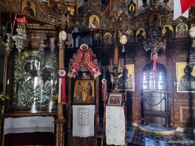 Icoana Maicii Domnului „Mângâietoarea” (Paramythia) de la Mănăstirea „Sfântul Nicodim Aghioritul” din Goumenissa, Grecia