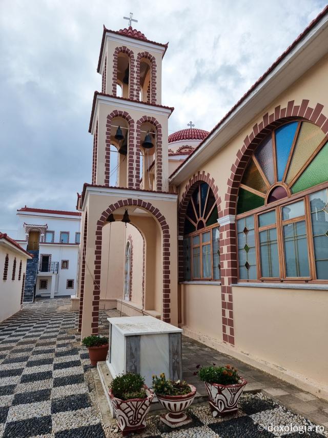 Frumusețea MănăstiriiClopotniță - Mănăstirea „Sfinții Împărați Constantin și Elena” din Insula Chios