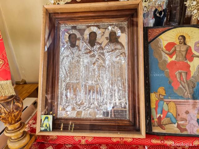 Sfinții Mina, Victor și Vichentie - Mănăstirea „Sfântul Mare Mucenic Mina” din Insula Chios