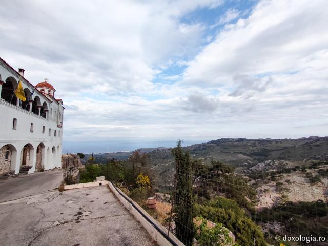 Pași de pelerin la Mănăstirea „Sfinților Părinți” din Insula Chios, Grecia