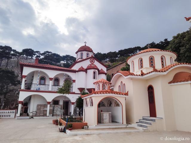 Pași de pelerin la Mănăstirea „Sfinților Părinți” din Insula Chios, Grecia