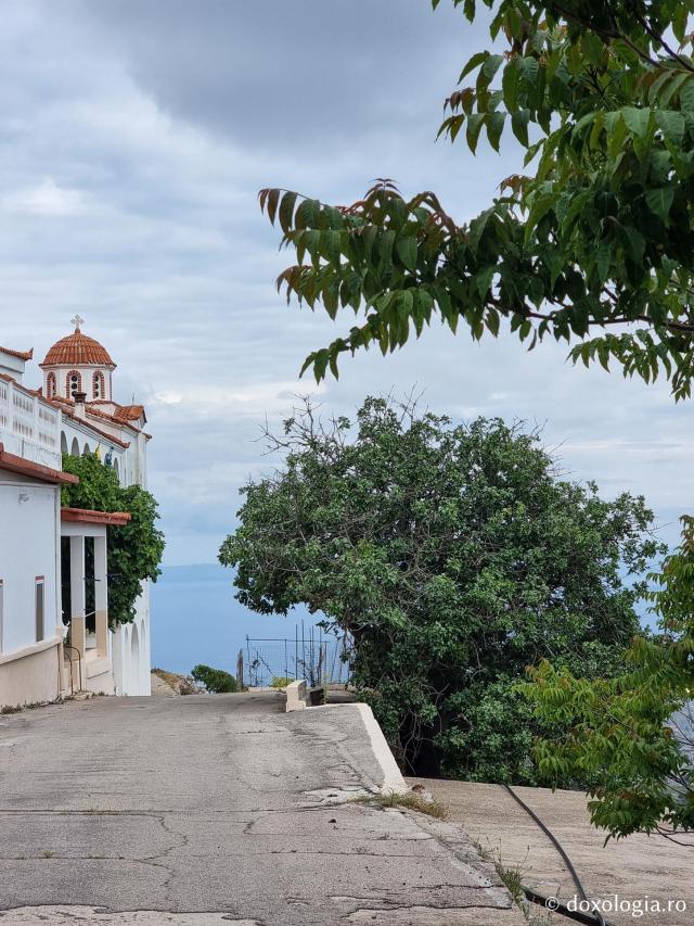 Pași de pelerin la Mănăstirea „Sfinților Părinți” din Insula Chios, Grecia