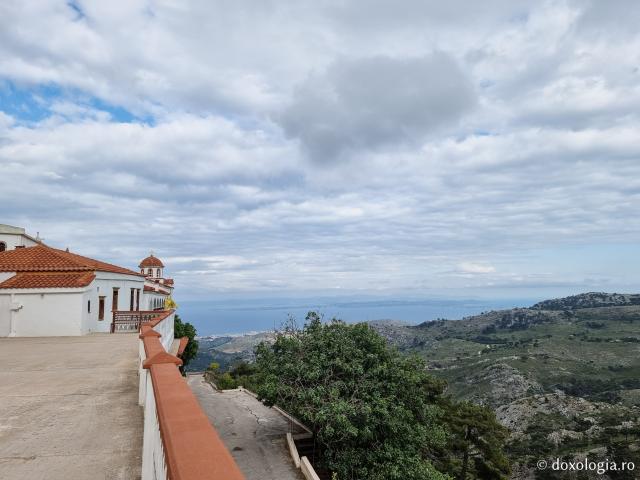 Pași de pelerin la Mănăstirea „Sfinților Părinți” din Insula Chios, Grecia