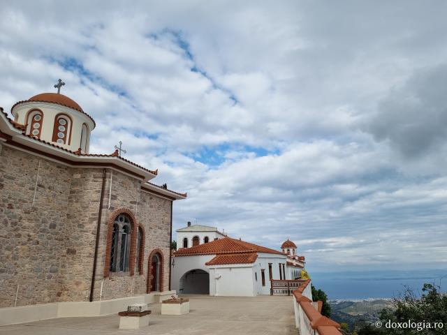 Pași de pelerin la Mănăstirea „Sfinților Părinți” din Insula Chios, Grecia
