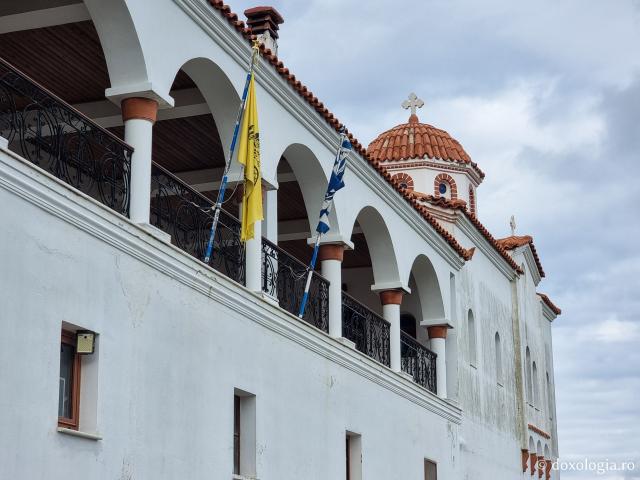 Pași de pelerin la Mănăstirea „Sfinților Părinți” din Insula Chios, Grecia