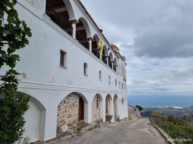 Pași de pelerin la Mănăstirea „Sfinților Părinți” din Insula Chios, Grecia