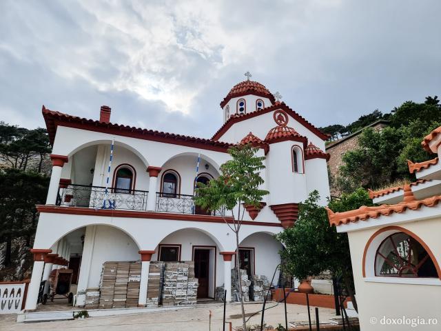 Pași de pelerin la Mănăstirea „Sfinților Părinți” din Insula Chios, Grecia