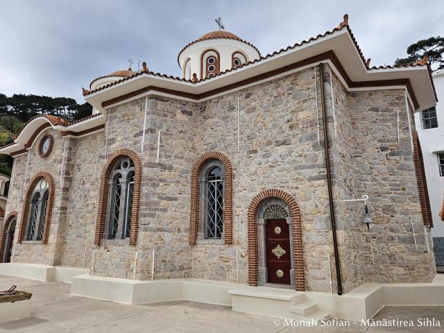 Pași de pelerin la Mănăstirea „Sfinților Părinți” din Insula Chios, Grecia / Foto: Monah Sofian - Mănăstirea Sihla Pași de pelerin la Mănăstirea „Sfinților Părinți” din Insula Chios, Grecia