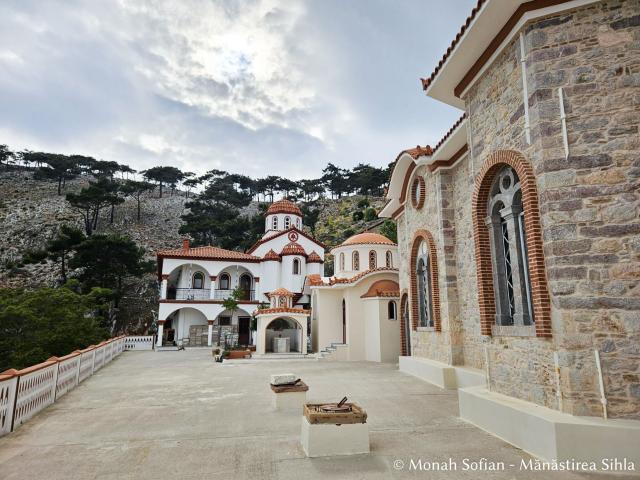 Pași de pelerin la Mănăstirea „Sfinților Părinți” din Insula Chios, Grecia