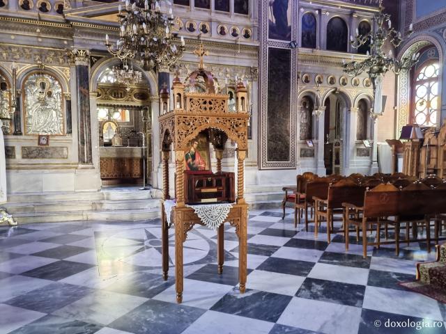 Moaștele Sfântului Apostol Toma - Catedrala Mitropolitană din Chios – locul unde a fost hirotonit diacon Sfântul Ierarh Nectarie